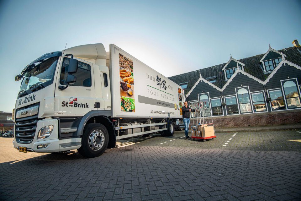 Transport voor Dun Yong door St vd Brink