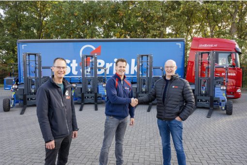 Hiab levert meeneemheftrucks voor St vd Brink