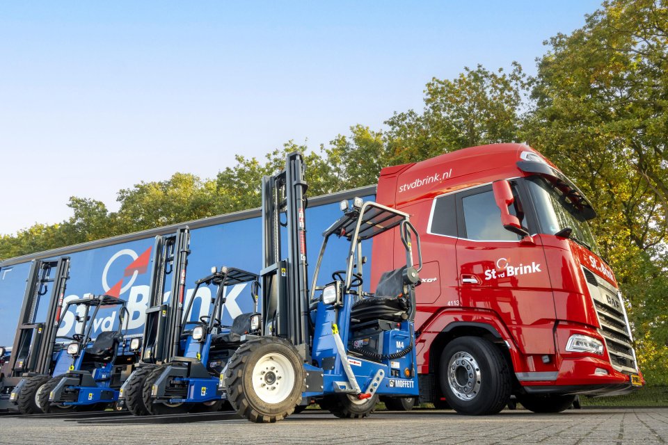 Bouwmaterialen transport door St vd Brink