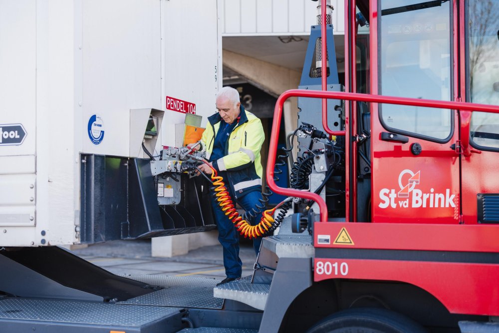 Aan- en afkoppelen van trailers als rangeerders
