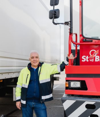 Chauffeur CE Koel/Vries bij St vd Brink