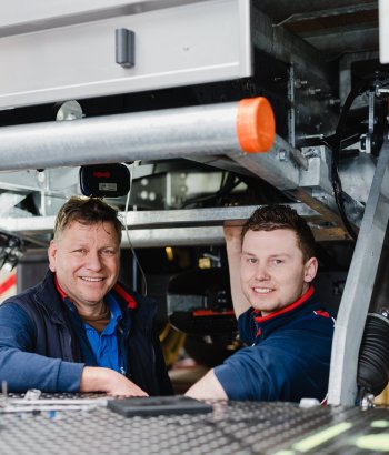 Chauffeur CE Koel/Vries bij St vd Brink