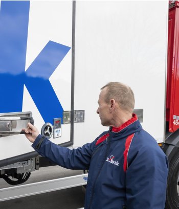 Chauffeur CE Koel/Vries bij St vd Brink